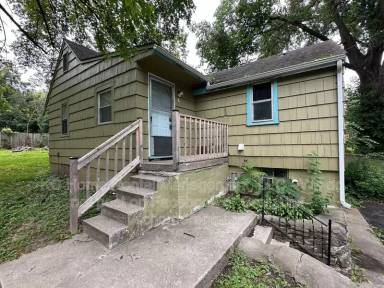 Main picture of 10201 E. 31st St Independence, MO 64052