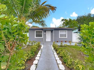 Main picture of 1378 SW 26th Ave
