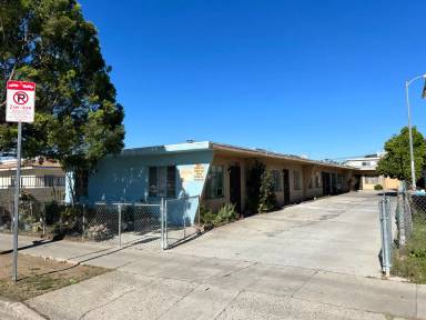 Main picture of 3247 1/4 Fletcher Dr