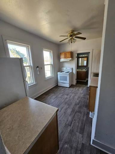 Main picture of 407 1st St NE