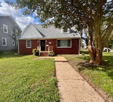 Main picture of 5215 Huntington Ave