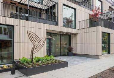 Main picture of 2871 SE Division St