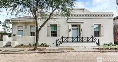 Main picture of 1656 Annunciation St