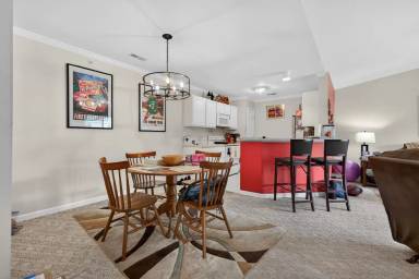 Main picture of 215 S Knollwood Dr