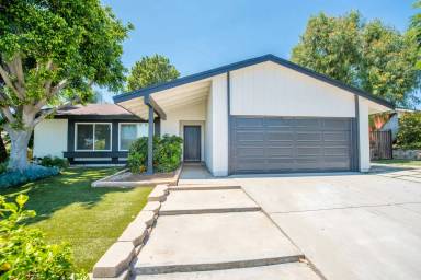 Main picture of 4395 Avenida de las Flores
