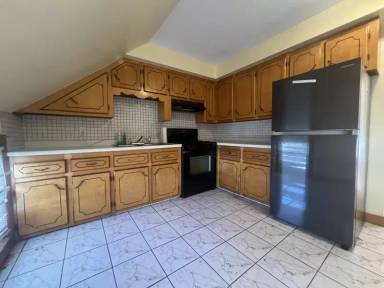 Main picture of 455 Middle St