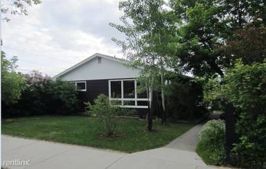 Main picture of 425 Monroe Ave