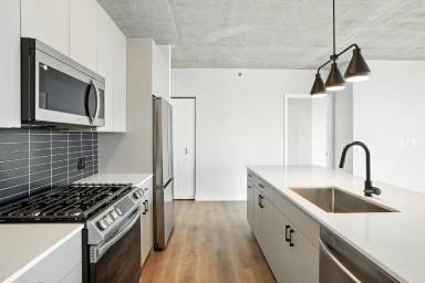 Main picture of 1110 W Carroll Ave