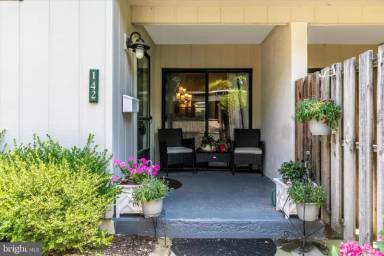 Main picture of 142 Summit House
