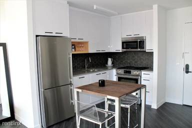 Main picture of 250 East Houston