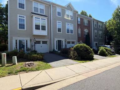 Main picture of 833 Rainier Rd