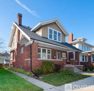 Main picture of 1636 Flett Ave