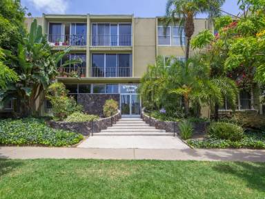 Main picture of 2266 Grand Ave