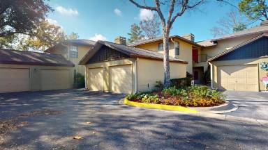 Main picture of Lakecrest Condominium