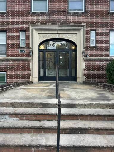 Main picture of 689 Sanford Ave