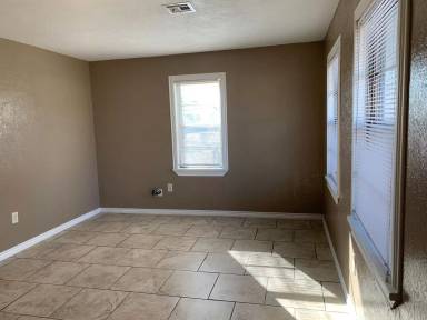 Main picture of 2320 SW Evans Ave