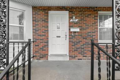 Main picture of 707 W Main St