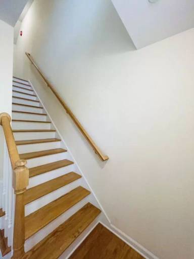 Main picture of 10 W Main St