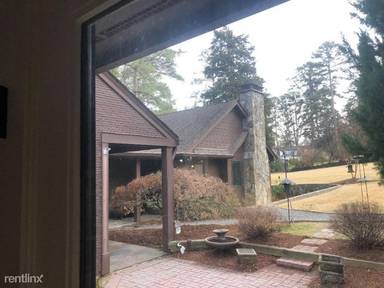 Main picture of 2409 Lake Dr