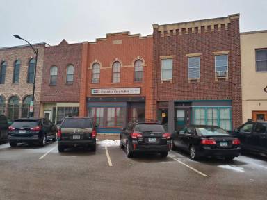 Main picture of 118 Main St E