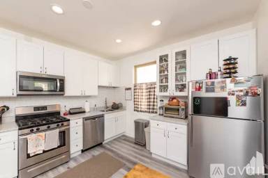 Main picture of 3615 N Oakley Ave