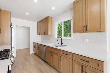 Main picture of 16257 Los Alimos St