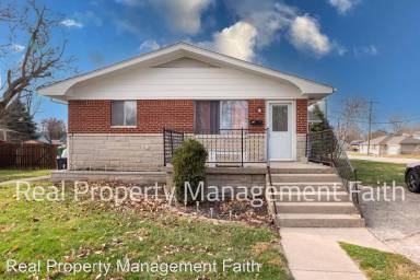 Main picture of 810 Manor Ct