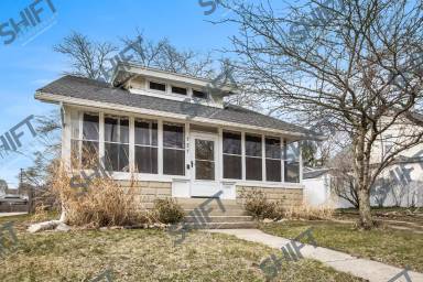 Main picture of 727 Fuller Ave NE