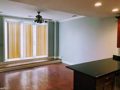 Main picture of 2513 W Congress Pkwy