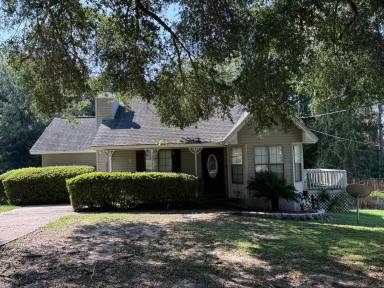 Main picture of 207 Pinoak Ct W