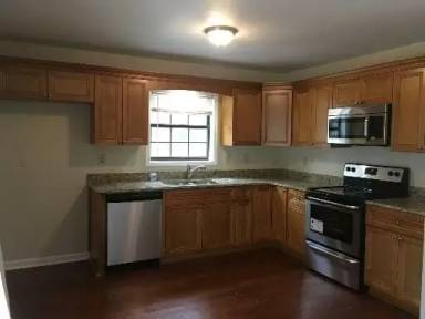 Main picture of 453 Bedford Bay Ln