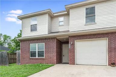 Main picture of 3005 S E St