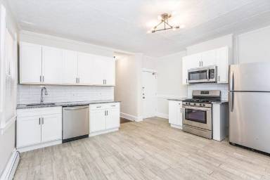Main picture of 105 Pine St