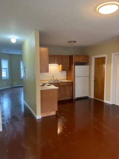 Main picture of 350 Bay St