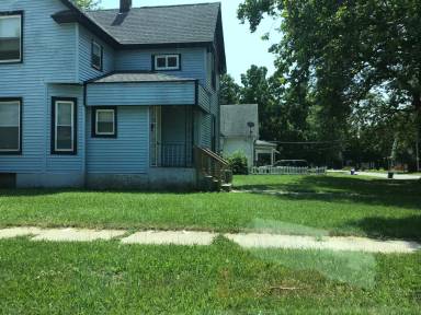 Main picture of 235 Royal Ave