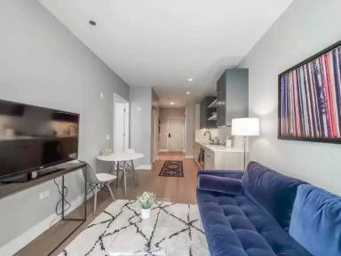 Main picture of 1150 N Clark St