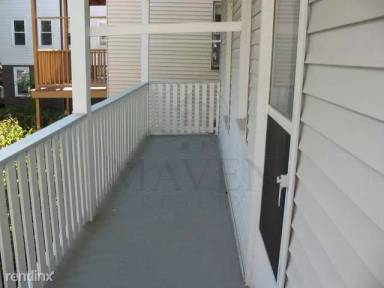 Main picture of 8 Waldo Ave