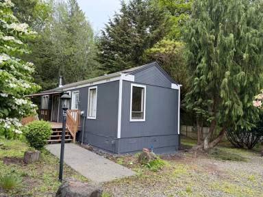 Main picture of 3063 Oak Bay Rd