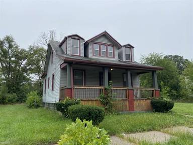 Main picture of 38 E Savannah St