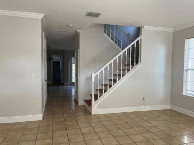 Main picture of 909 Sumner St