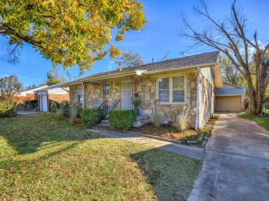 Main picture of 306 Showalter Dr