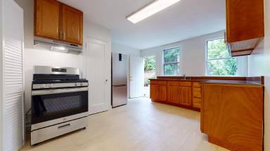 Main picture of 11 28th St