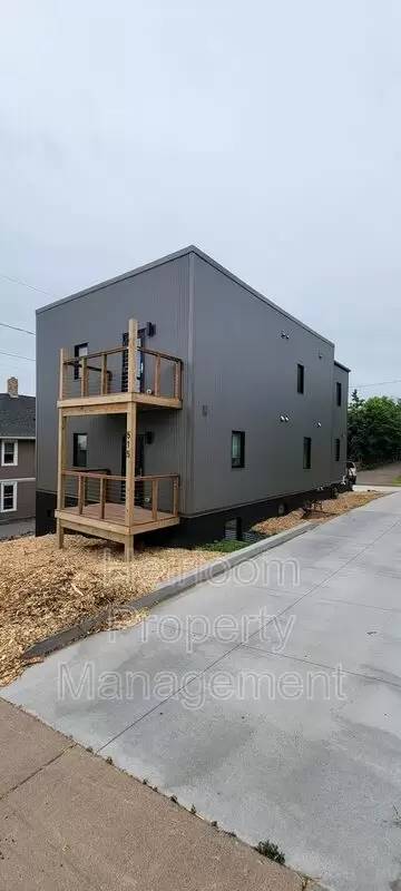 Main picture of 515 N Lake Ave