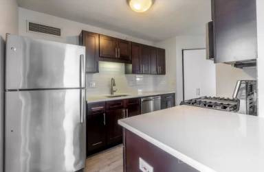 Main picture of 600 N State St