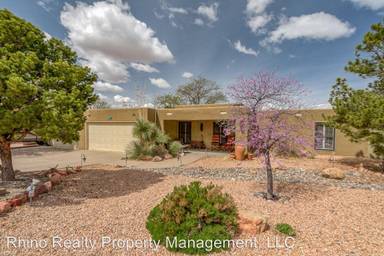 Main picture of 1105 Wagon Train Dr SE