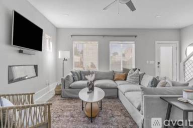 Main picture of 3319 Fayetteville St