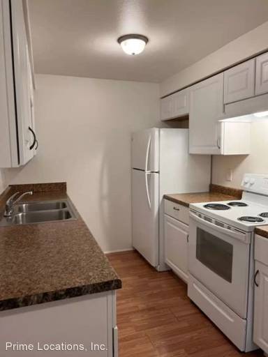 Main picture of 700 W Maple St