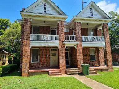 Main picture of 2241 Saint Charles Ave