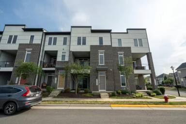 Main picture of 21027 Ashburn Heights Dr