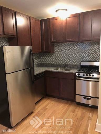 Main picture of 1347 N Dearborn St